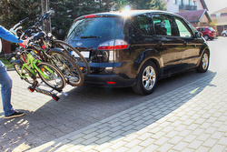 Suport de biciclete Amos TYTAN 3, pentru 3 biciclete, Negru/Argintiu 