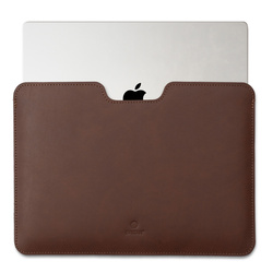 Husă elegantă Baltan Razor maro închis din piele naturală pentru MacBook Air 13 M1