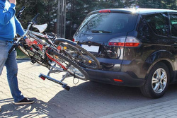Platforma suport bicicleta Amos Tytan Plus 3 cu prindere pe carlig de remorcare, Otel