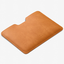 Husă elegantă pentru MacBook Air 13 M3, fabricată din piele naturală Baltan Razor maro