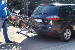 Suport de biciclete Amos TYTAN 3, pentru 3 biciclete, Negru/Argintiu 