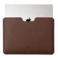 Husă elegantă Baltan Razor maro închis din piele naturală pentru MacBook Air 13 M4