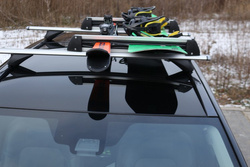 Suport ski auto pentru schiuri, Amos, cu prindere pe bare transversale pentru 3 perechi de schiuri